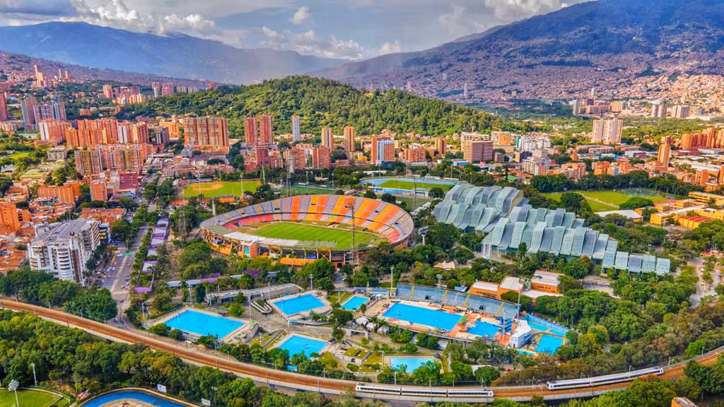 Laureles Medellín barrio residencial tranquilo ideal para estadías largas y trabajo remoto