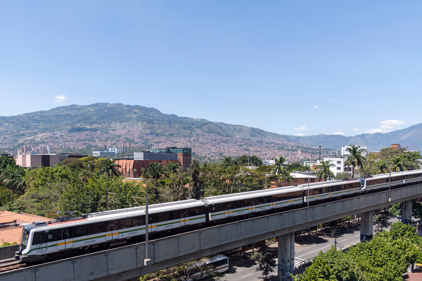 Rooftop with panoramic view of Medellín - Nook Cool Living furnished apartment Prado Centro